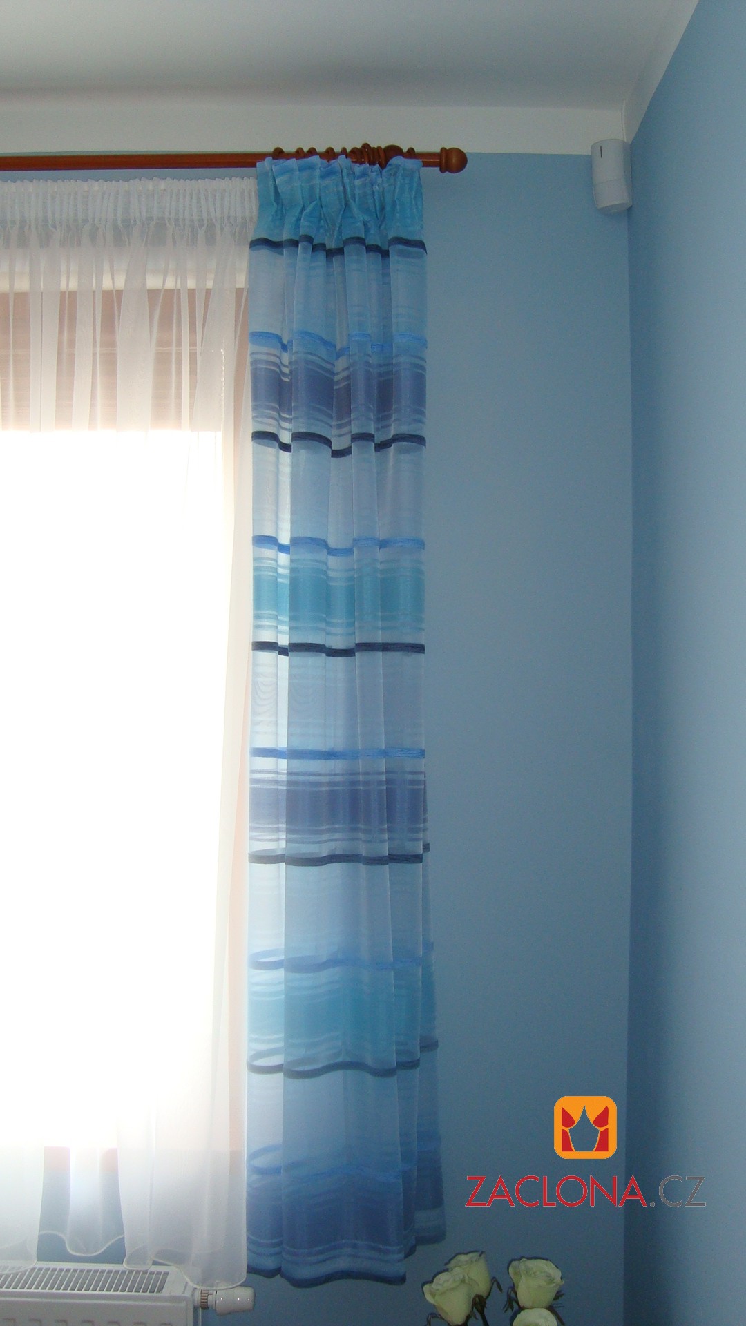 Drei farbvarianten einer gardine in einem haus Gardine schlafzimmer