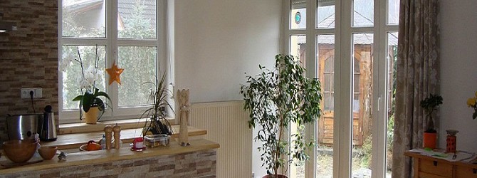 Moderní interier, ve kterém vládnou přírodní materiály