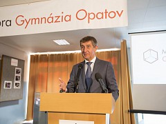 Závěsy blackout od Styltexu v gymnáziu Opatov - Babiš