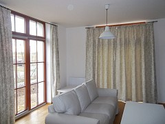 Obývací pokoj - záclonové tyče a závěsy