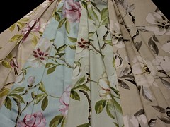 Nestárnoucí klasika - mosazné záclonové tyče a závěsy s květinovým designem