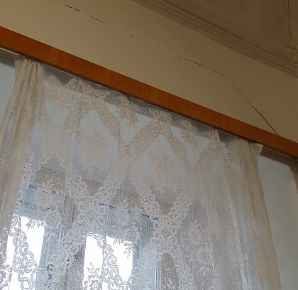 "Odcházející" staré garnyže a záclony