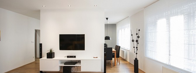 Moderní interier s římskými roletami